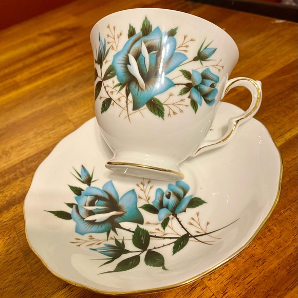 Royal Vale Bone China cup and saucer set - Picture 2 of 3